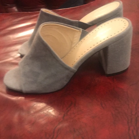 ADRIENNE VITTADINI GRAY SUEDE SLIP ON HEELS SIZE7 ALBI NEW w/OUT BOX - Picture 2 of 10